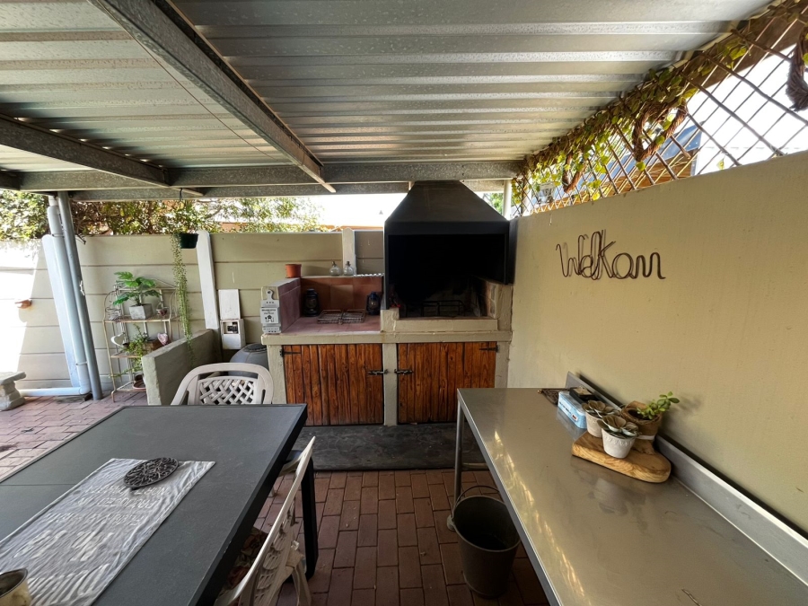 4 Bedroom Property for Sale in Rouxpark Western Cape